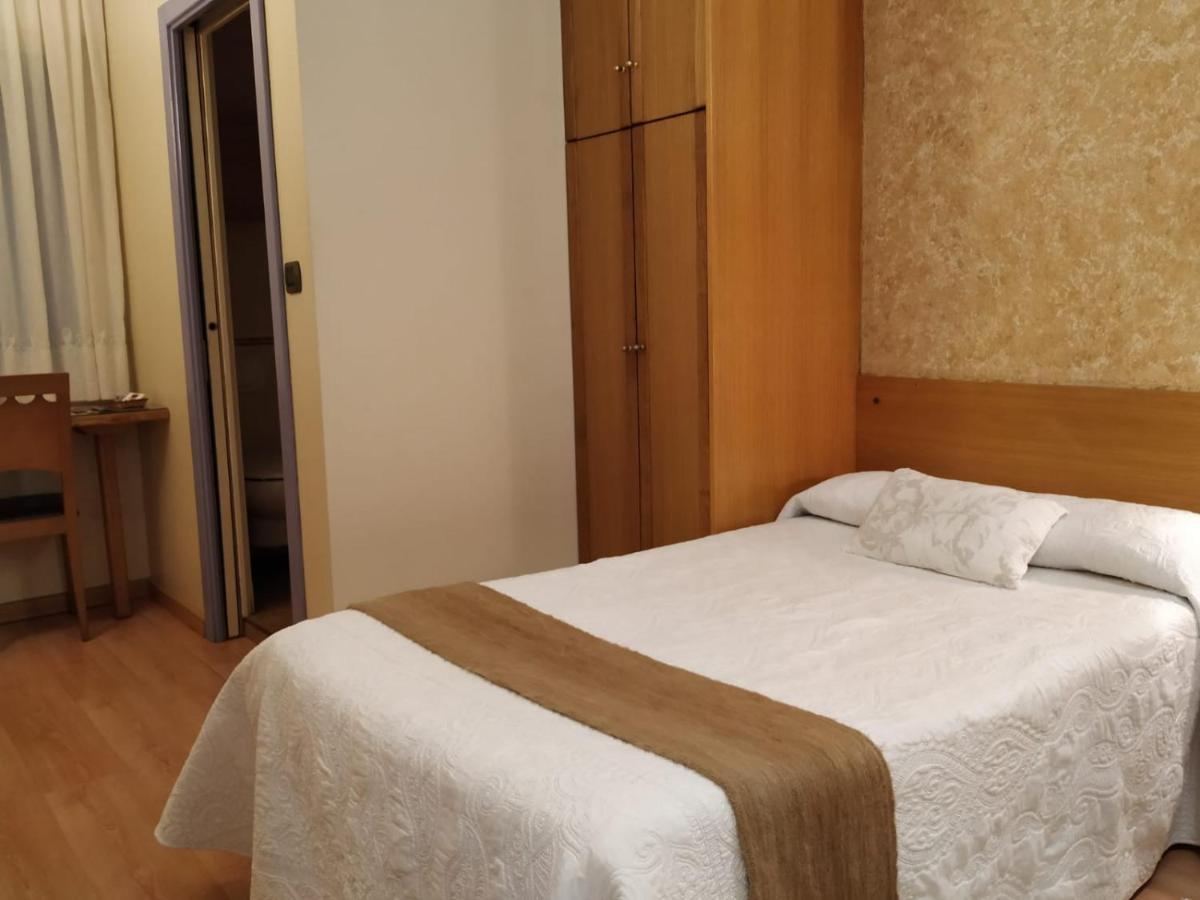 Melida Ostatua Hotel Ermua Bagian luar foto
